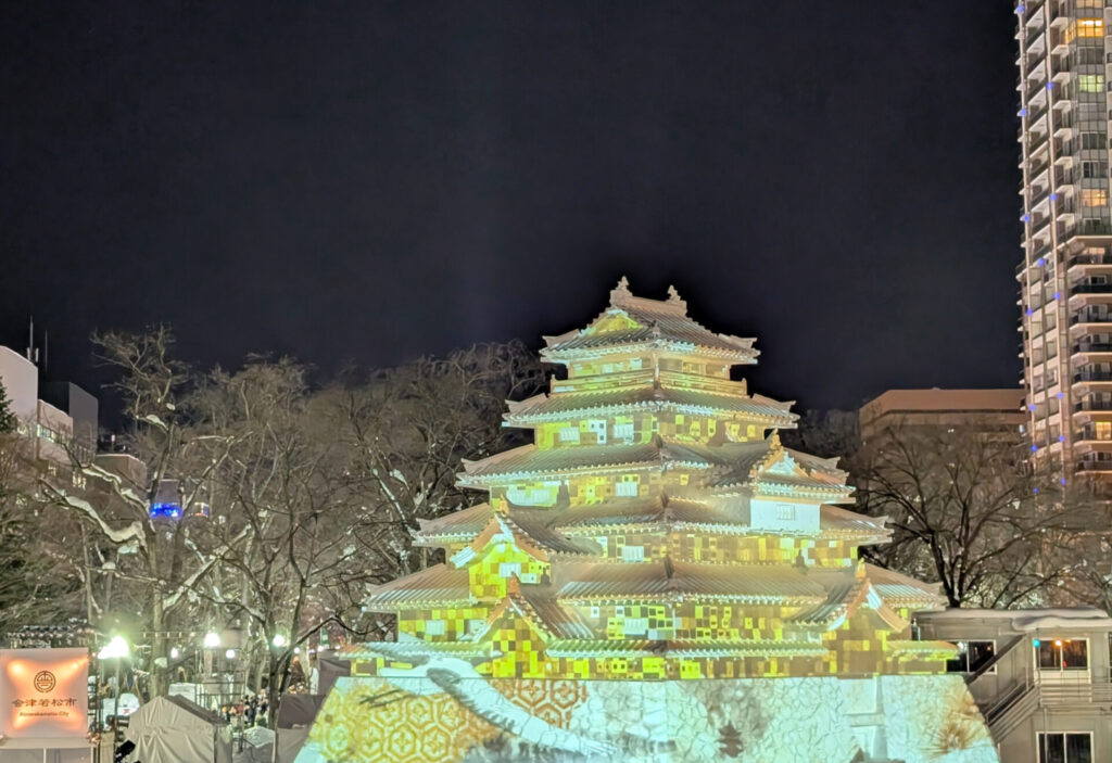 2026さっぽろ雪まつり 大雪像「会津 鶴ヶ城」プロジェクション