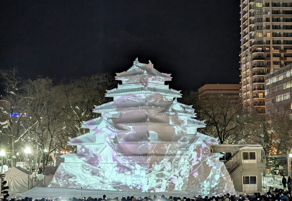 2026さっぽろ雪まつり 大雪像「会津 鶴ヶ城」プロジェクション